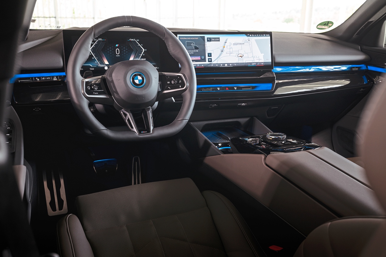 电动清洁时代先锋，BMW i5、Lucid Air与蔚来ET7对比概览