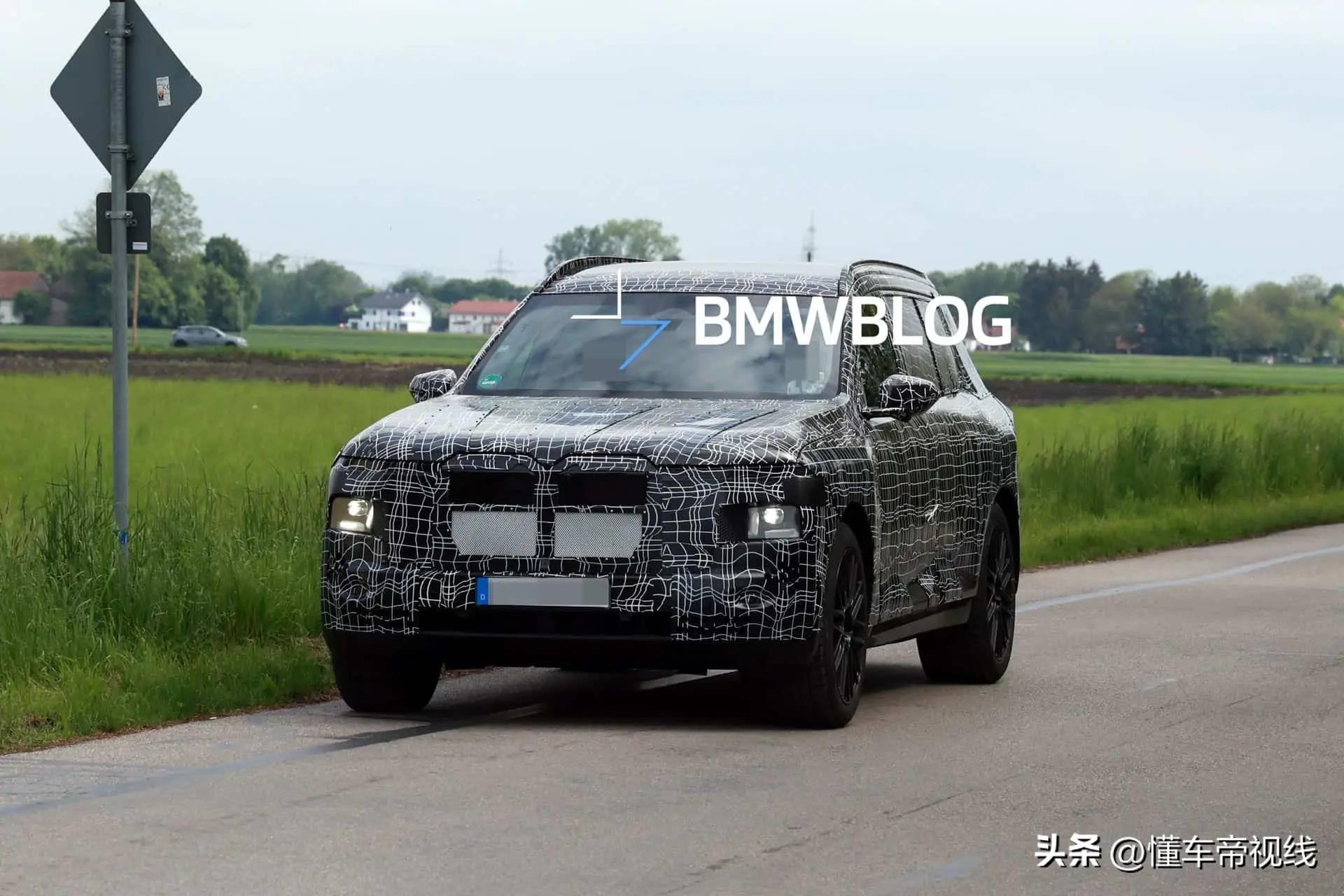 全新宝马X7豪华旗舰再进化，首次曝光谍照，方正硬派外观与分体式灯组引领新潮流